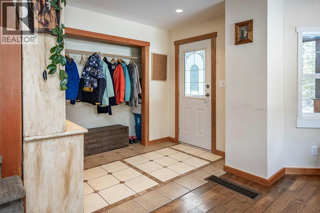1112 Hume Street, Slocan, BC, V0G 2C0 - 8