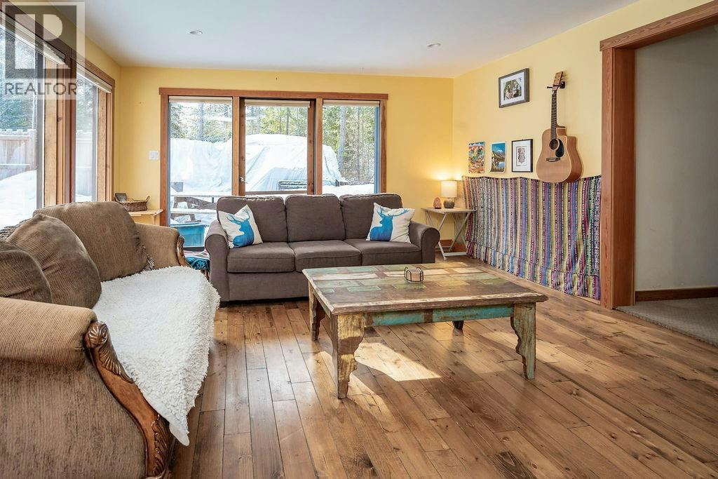 1112 Hume Street, Slocan, BC, V0G 2C0 - 41