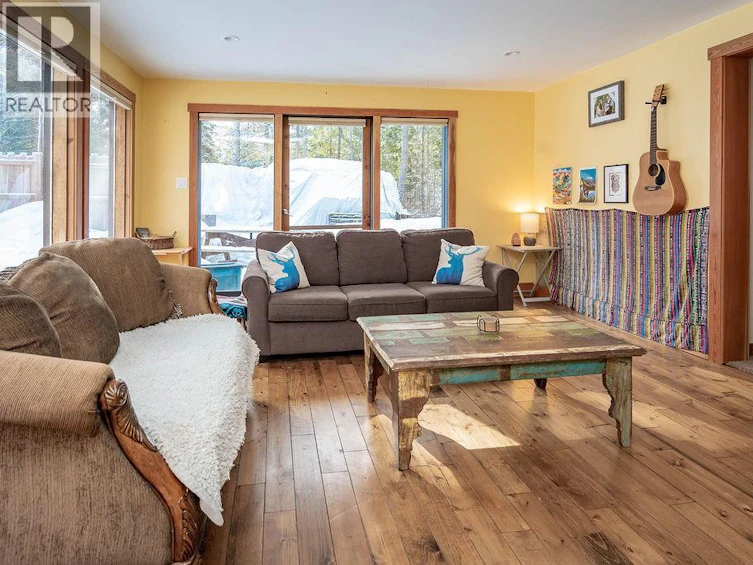 1112 Hume Street, Slocan, BC, V0G 2C0 - 41