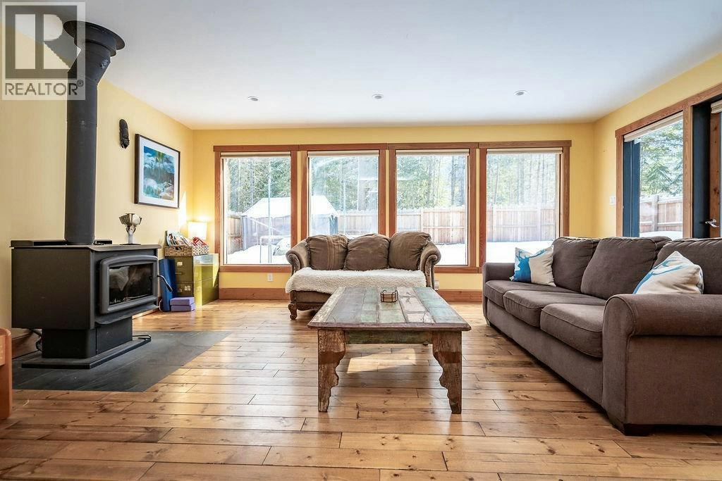 1112 Hume Street, Slocan, BC, V0G 2C0 - 39