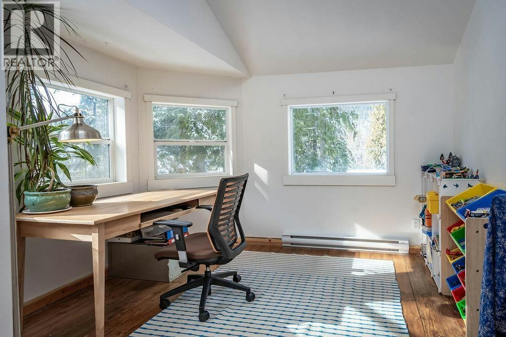 1112 Hume Street, Slocan, BC, V0G 2C0 - 32