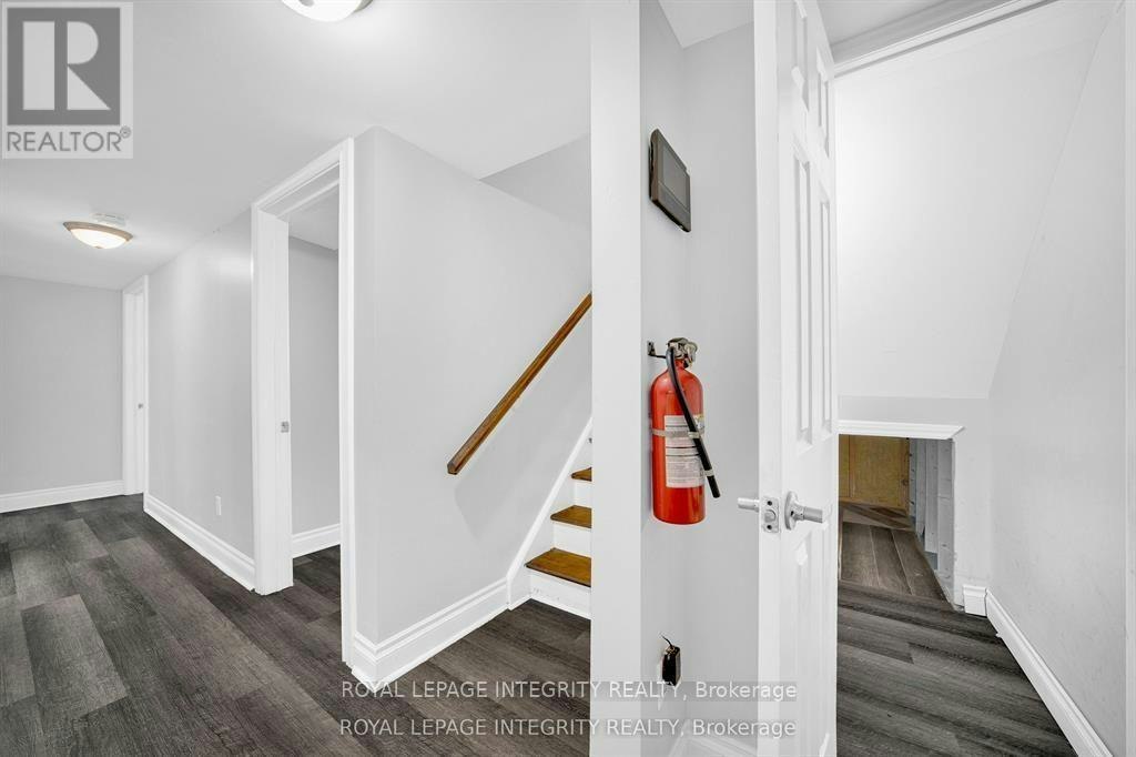 B-1896 Featherston Drive, Ottawa, ON, K1H 6P5 - 6