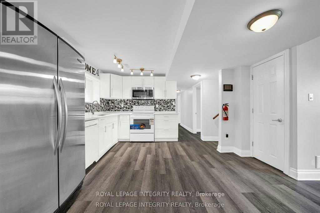 B-1896 Featherston Drive, Ottawa, ON, K1H 6P5 - 11