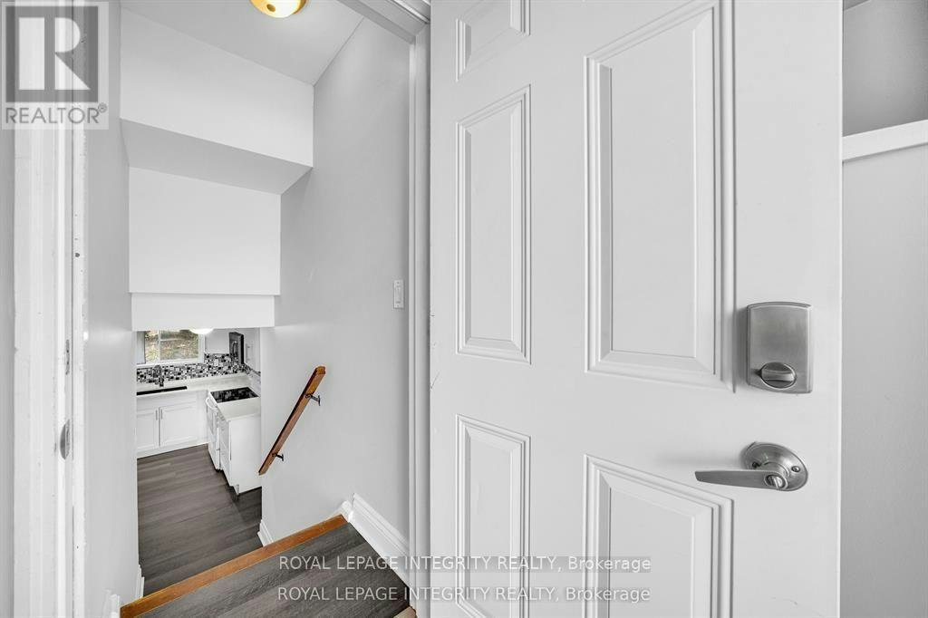 B-1896 Featherston Drive, Ottawa, ON, K1H 6P5 - 5