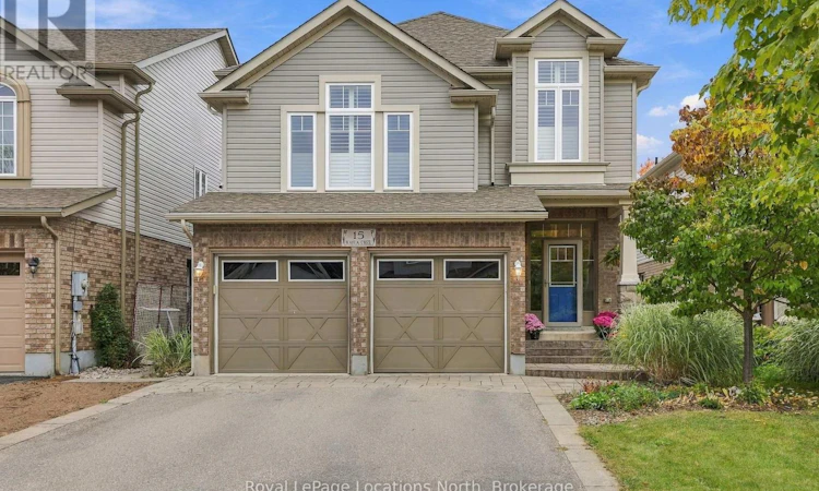15 Kayla Crescent