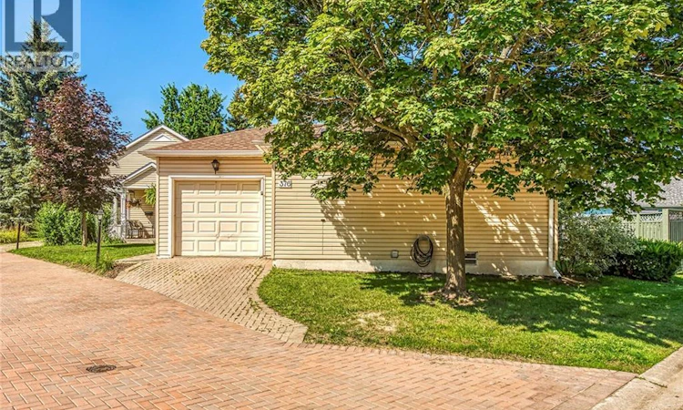 376 Silverbirch Boulevard