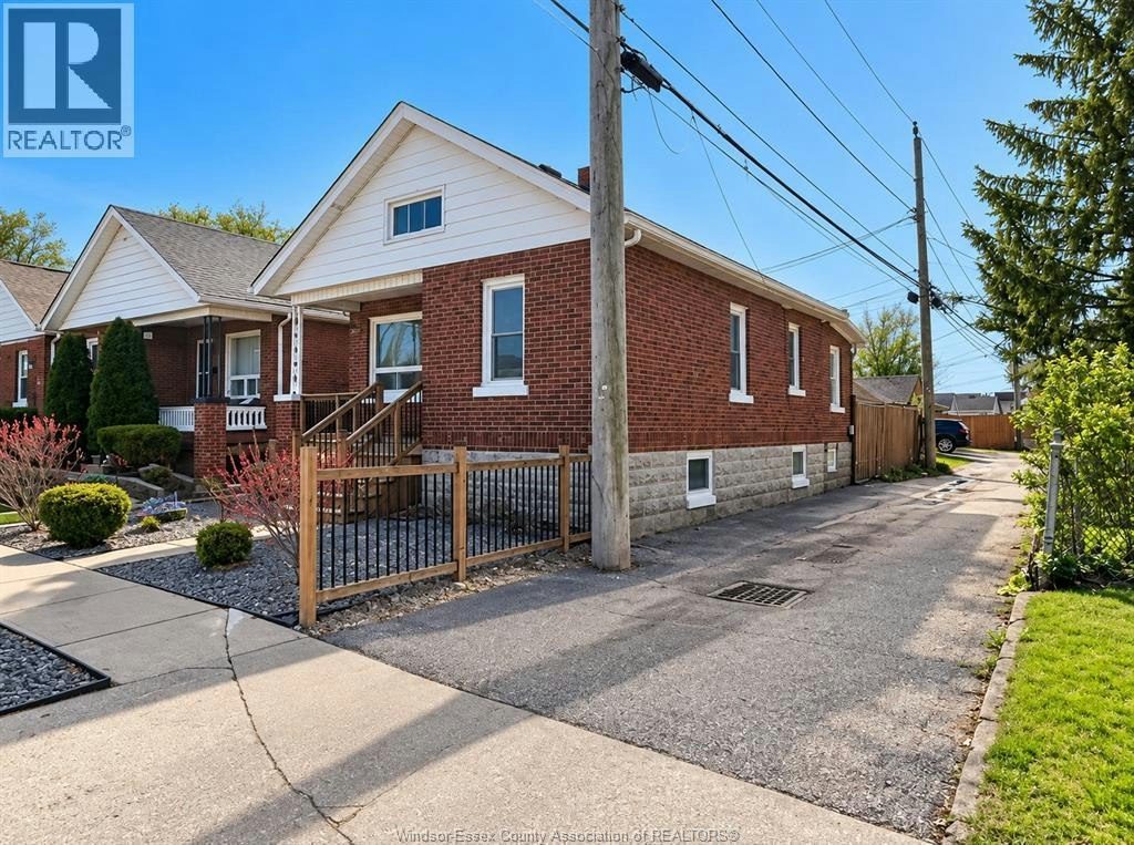 1057 Ellis Street, Windsor, ON, N8X 2J2 - 2