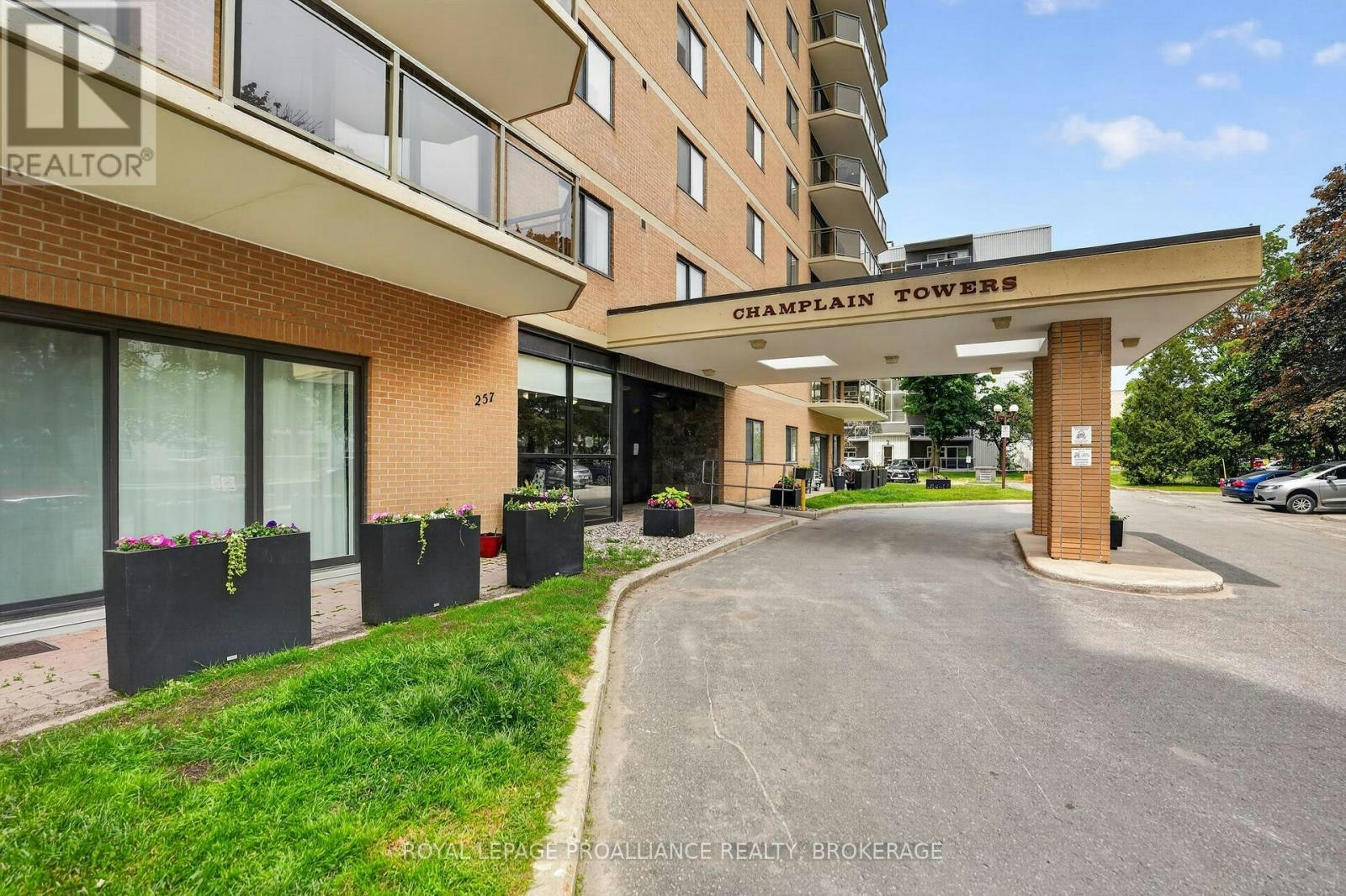 401-257 Bath Road, Kingston, ON, K7M 7T3