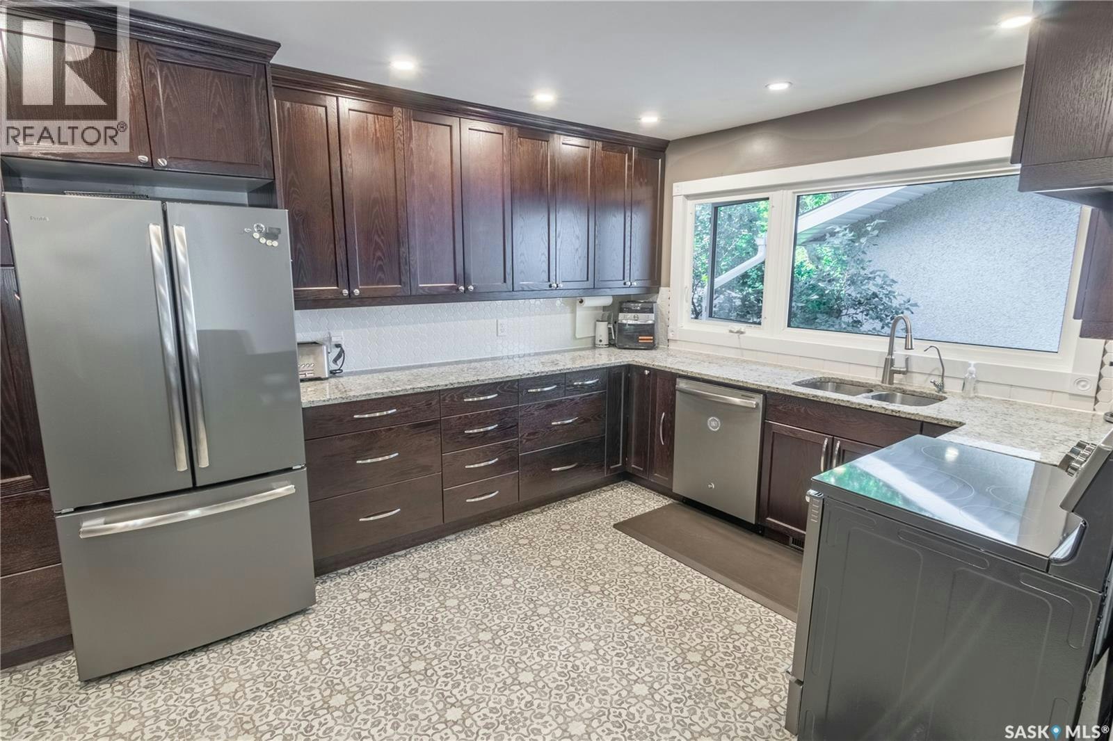 3708 Lakeview Avenue, Regina, SK, S4S 1H5
