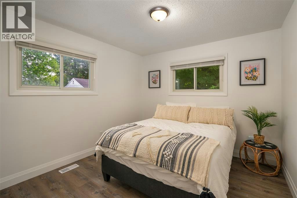 32 Louisa Street, Point Edward, ON, N7V 1W1 - 13