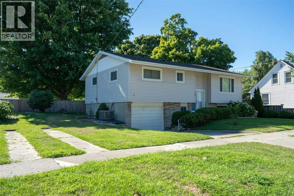 32 Louisa Street, Point Edward, ON, N7V 1W1 - 2