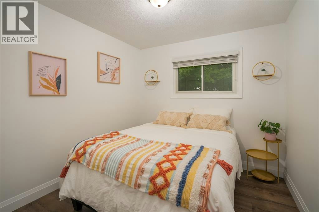32 Louisa Street, Point Edward, ON, N7V 1W1 - 12