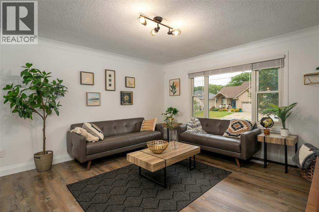 32 Louisa Street, Point Edward, ON, N7V 1W1 - 5