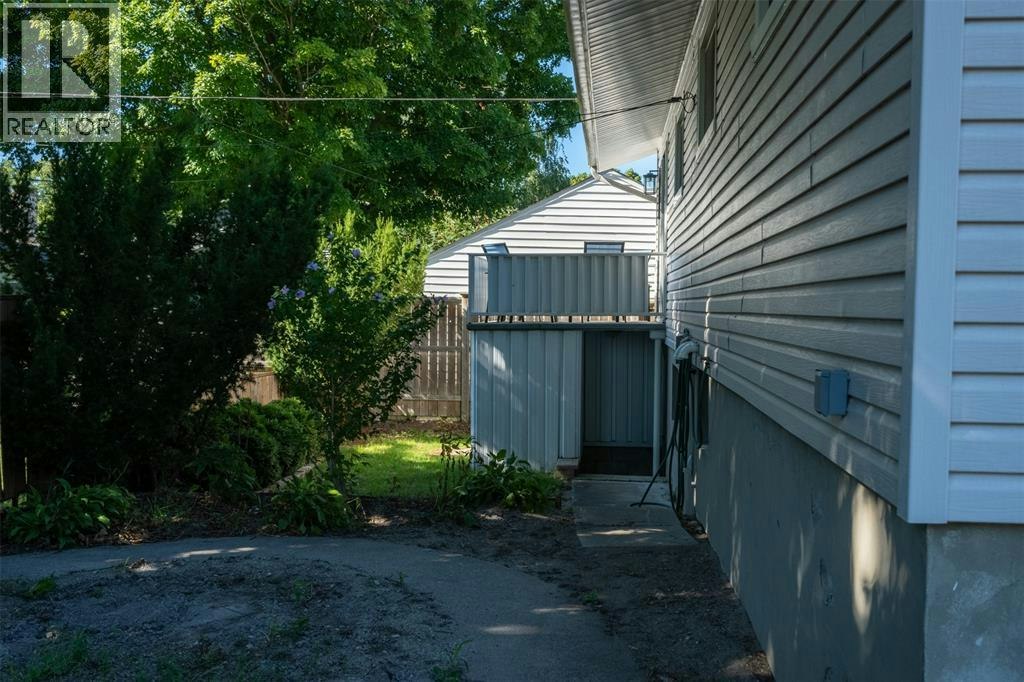 32 Louisa Street, Point Edward, ON, N7V 1W1 - 24