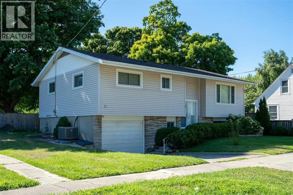 32 Louisa Street, Point Edward, ON, N7V 1W1 - 3