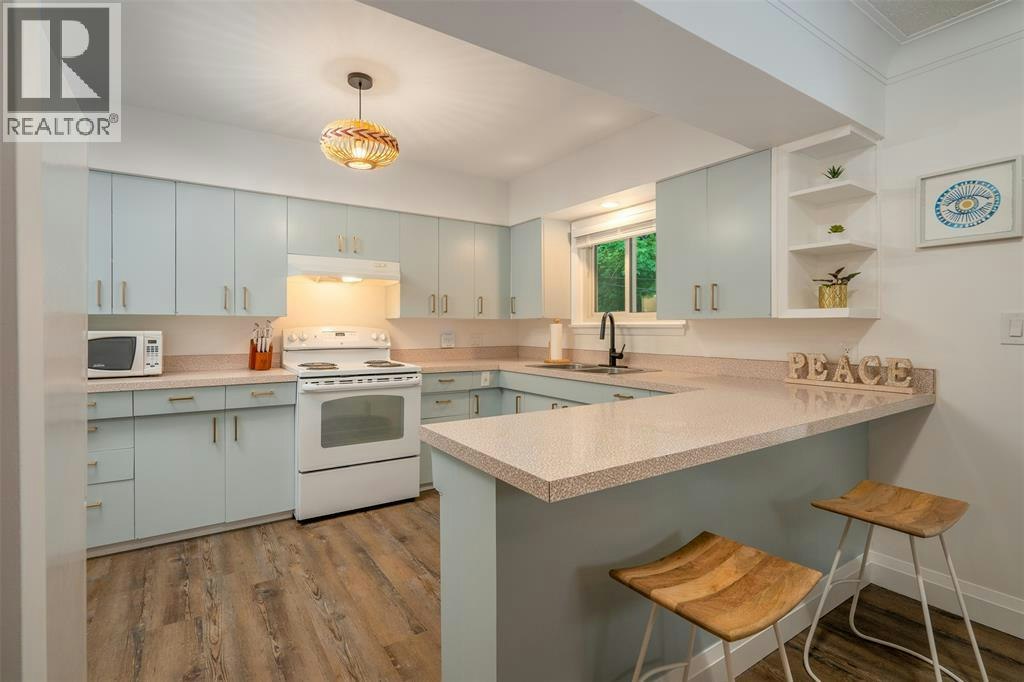 32 Louisa Street, Point Edward, ON, N7V 1W1 - 11