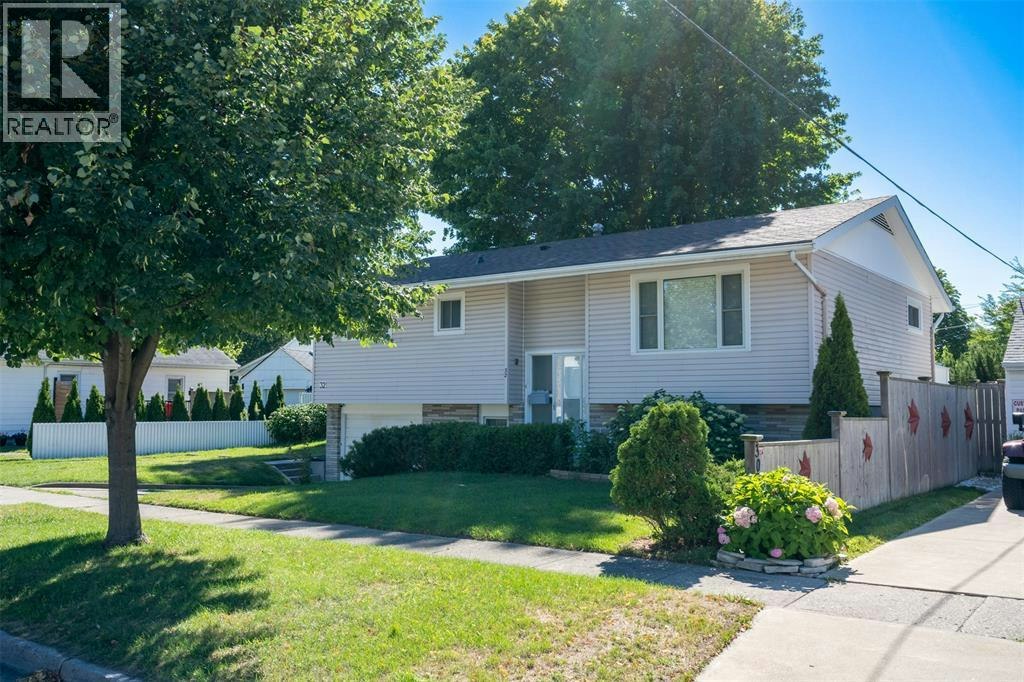 32 Louisa Street, Point Edward, ON, N7V 1W1 - 22