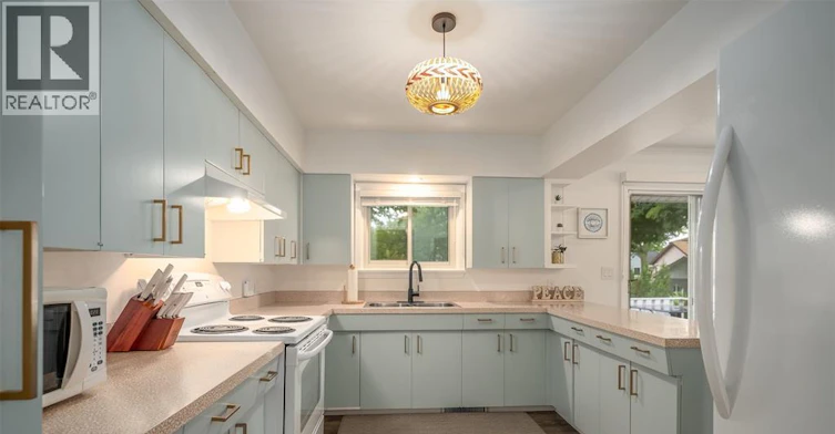 32 Louisa Street, Point Edward, ON, N7V 1W1 - 10