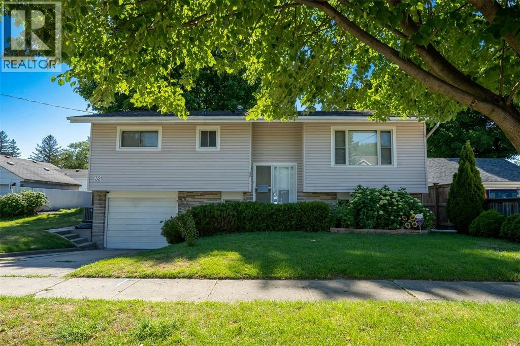 32 Louisa Street, Point Edward, ON, N7V 1W1