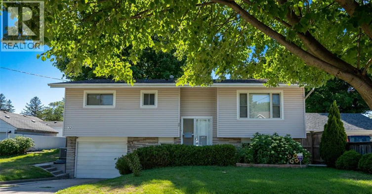 32 Louisa Street, Point Edward, ON, N7V 1W1
