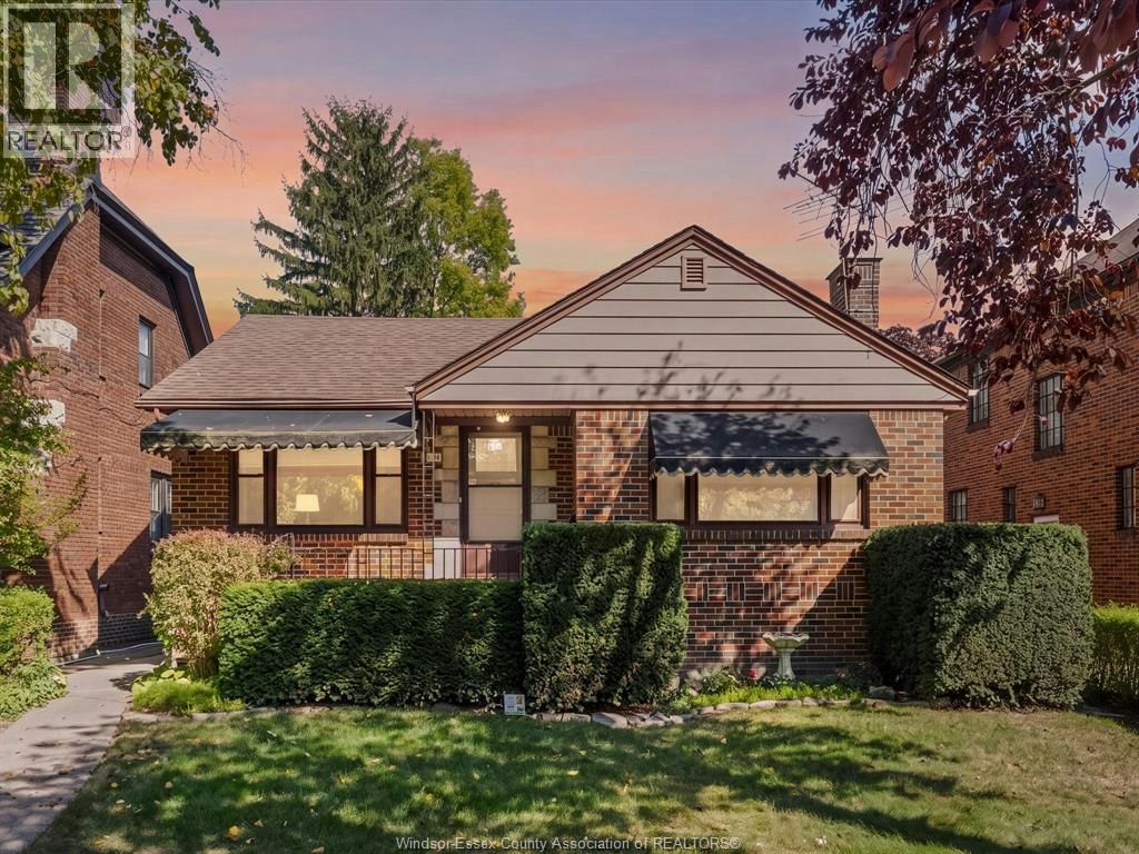 2214 Victoria Avenue, Windsor, ON, N8X 1R1