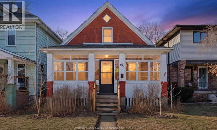 977 Gladstone