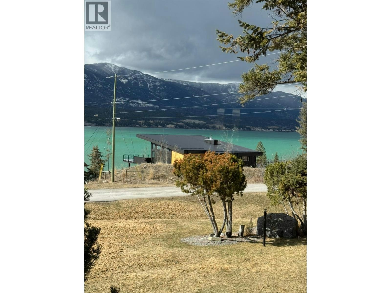 8380 Richardson Crescent, Canal Flats, BC, V0B 1B0