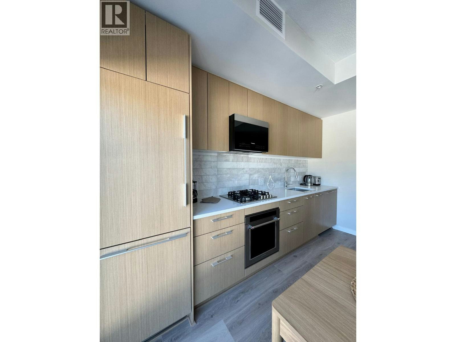 410-110 E 17th Street, North Vancouver, BC, V7L 0K4 - 5