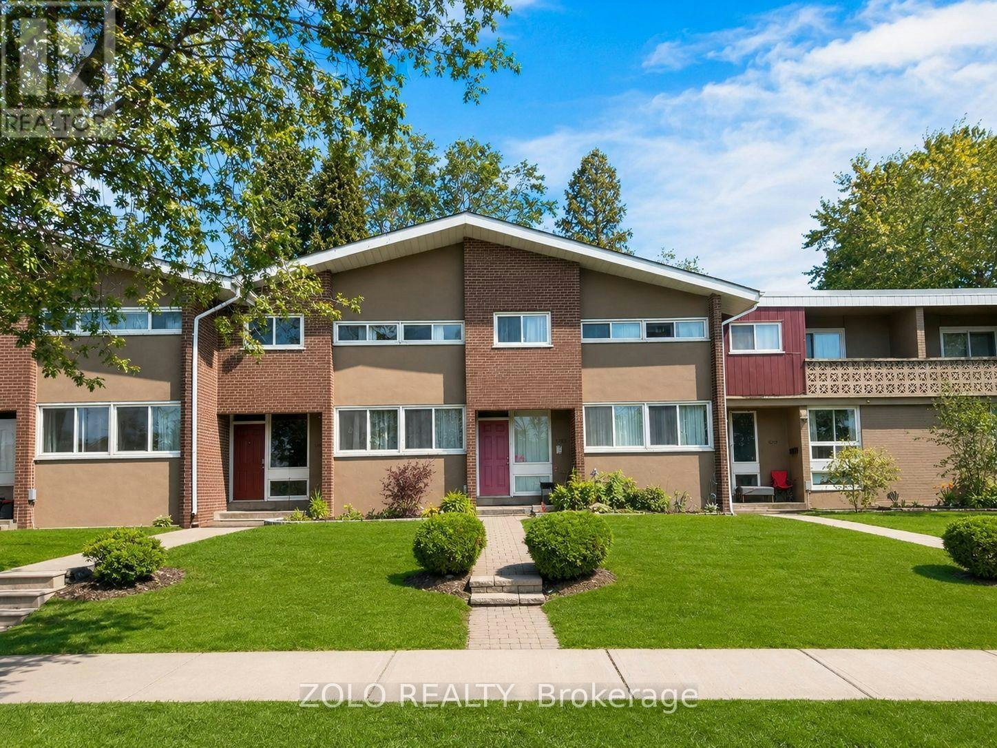 16-3250 The Credit Woodlands, Mississauga, ON, L5C 2J6