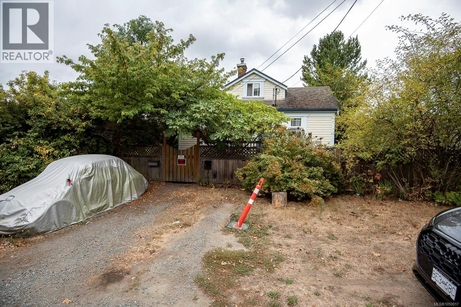 3814 Rowland Avenue, Saanich, BC, V8Z 1X7