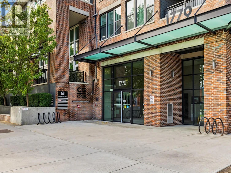 PH 18-1770 Richter Street, Kelowna, BC, V1Y 0E6 - 2