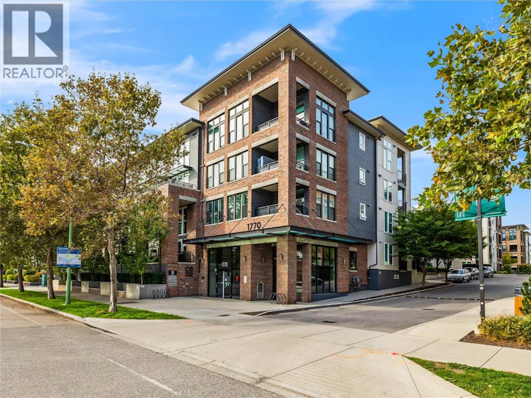 PH 18-1770 Richter Street, Kelowna, BC, V1Y 0E6