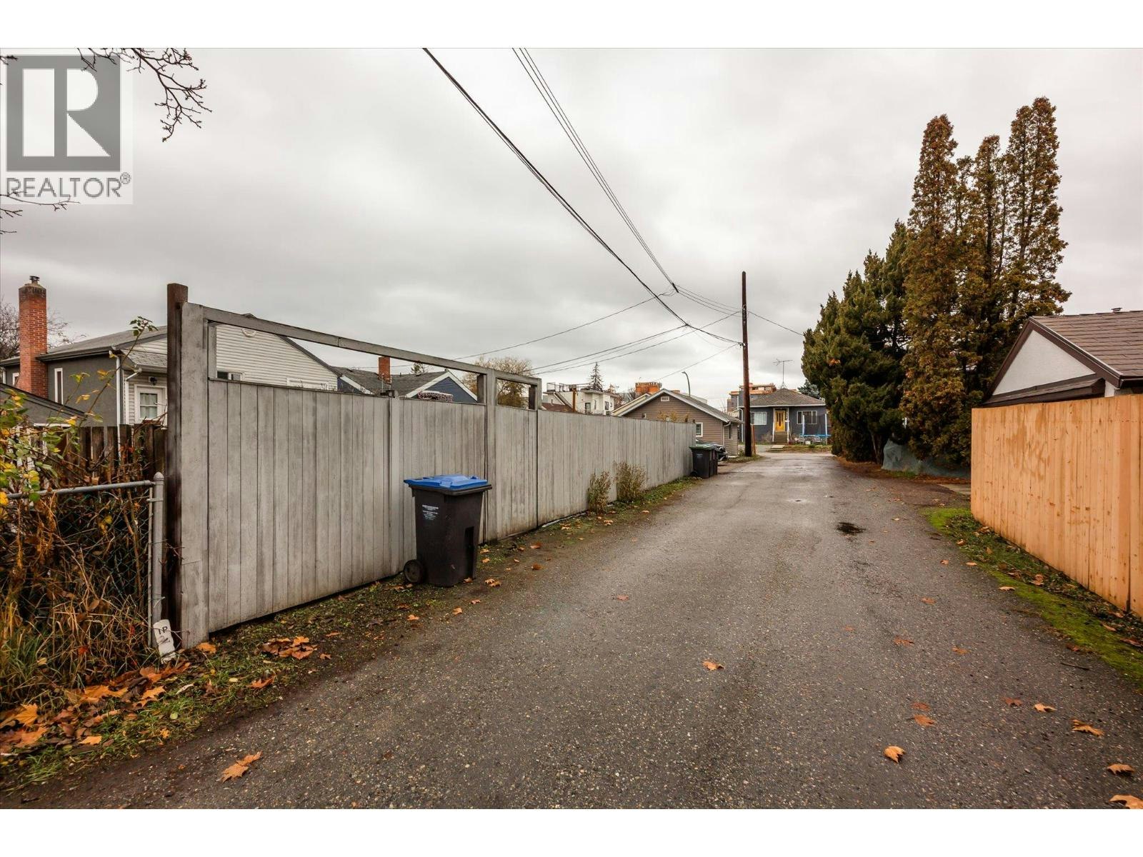 2405 Pandosy Street, Kelowna, BC, V1Y 1T7 - 25