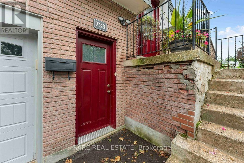 LOWER-733 Eaglemount Crescent, Mississauga, ON, L5C 1H2 2