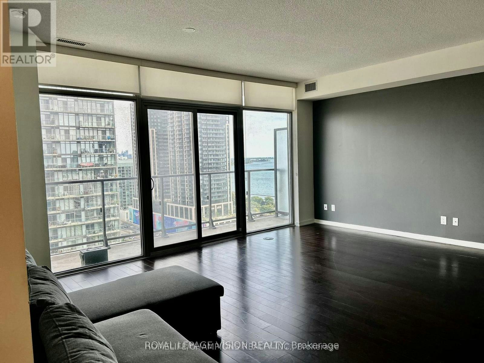 2016-105 The Queensway Street, Toronto, ON, M6S 5B5 - 8