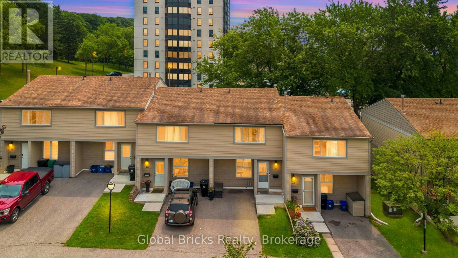 27-15 Green Valley Drive, Kitchener, ON, N2P 1K7