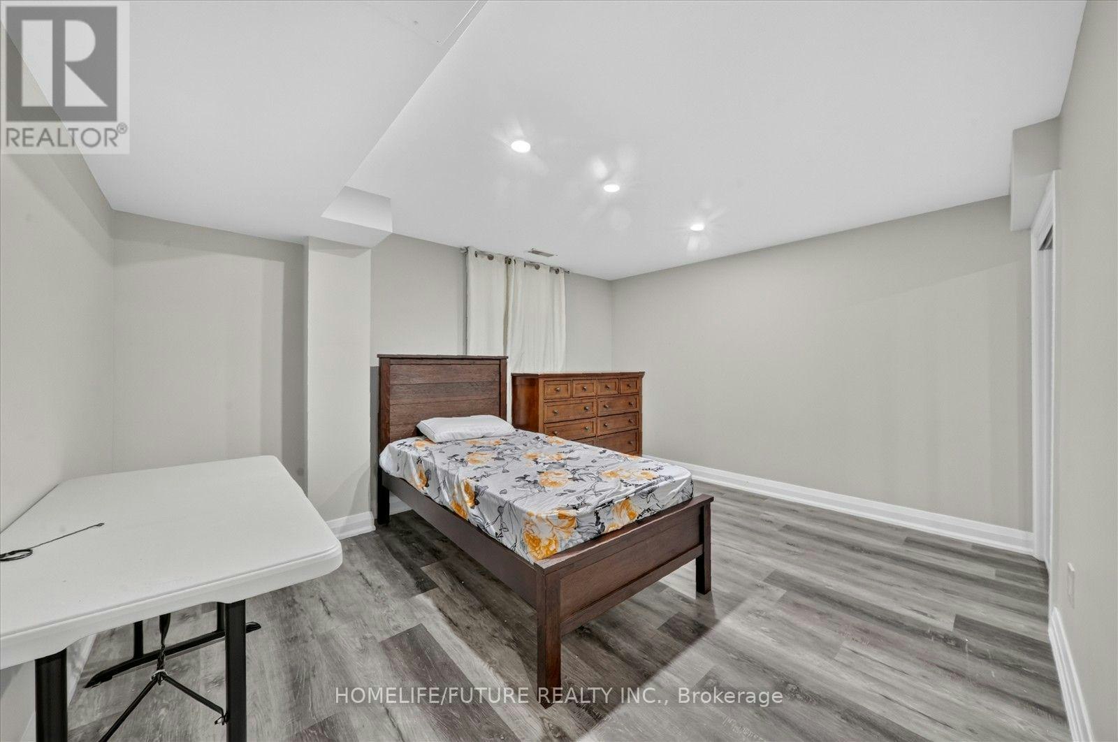 7 Cardill Crescent, Waterloo, ON, N2L 3Y7 - 6