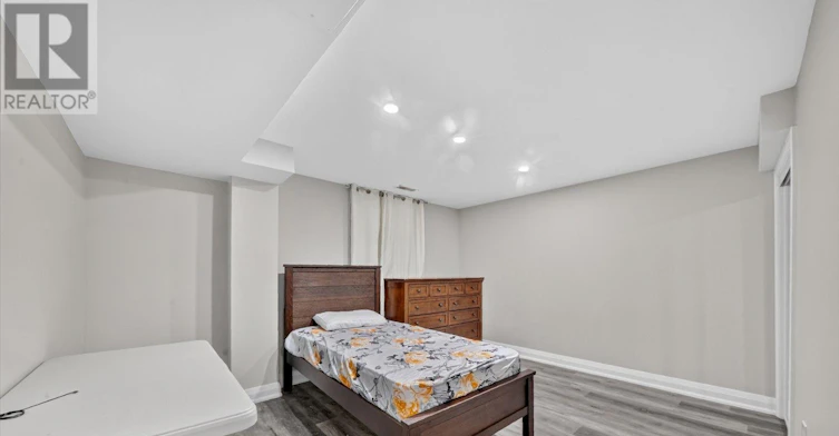 7 Cardill Crescent, Waterloo, ON, N2L 3Y7 - 6