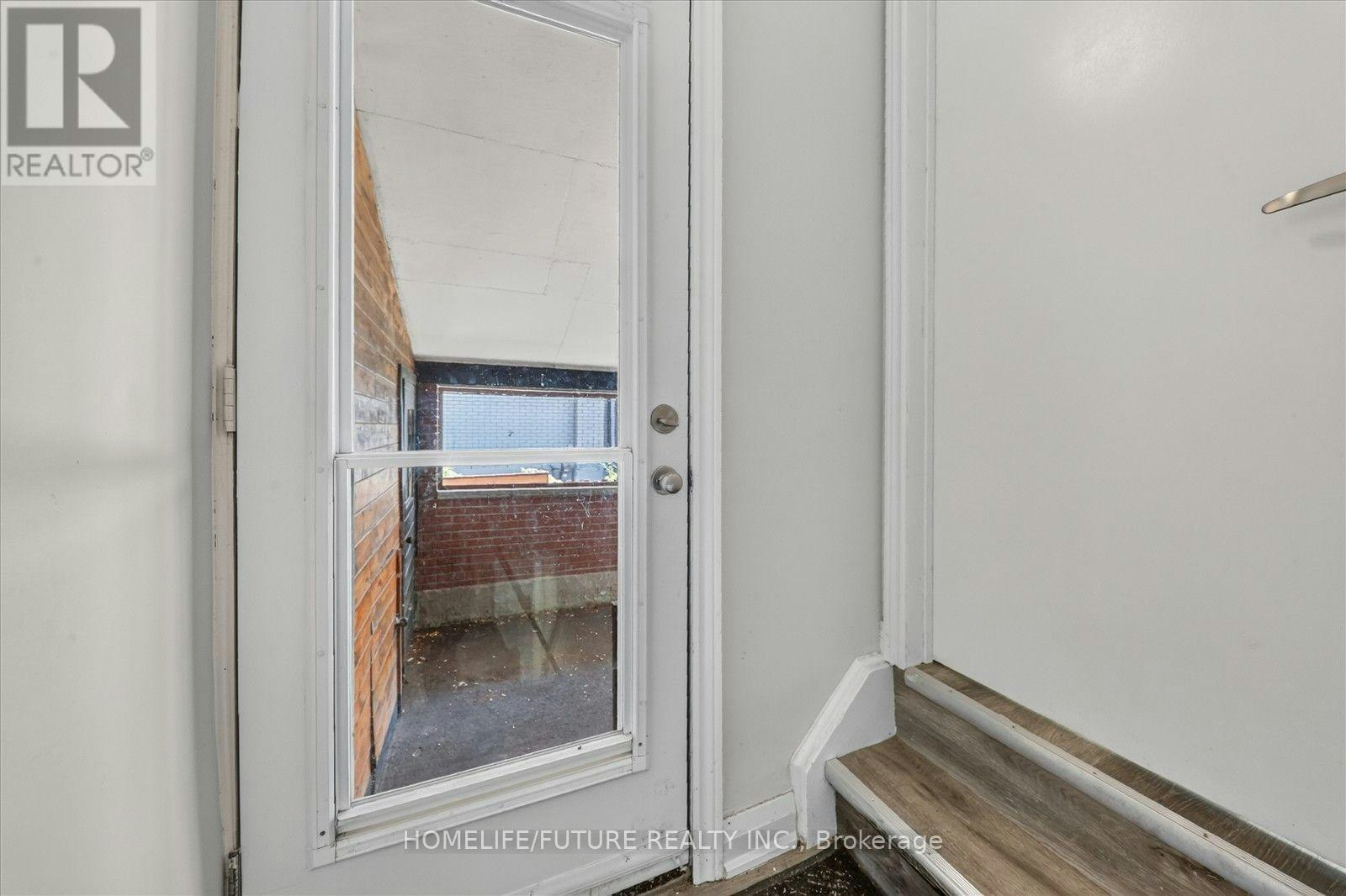 7 Cardill Crescent, Waterloo, ON, N2L 3Y7 - 2