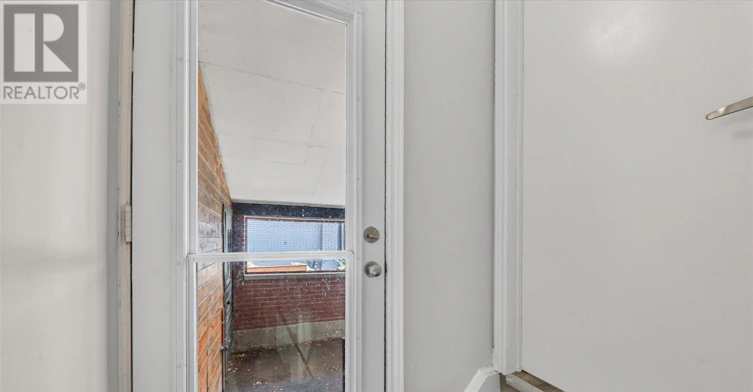 7 Cardill Crescent, Waterloo, ON, N2L 3Y7 - 2
