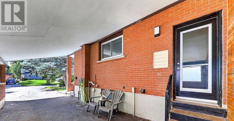 7 Cardill Crescent, Waterloo, ON, N2L 3Y7