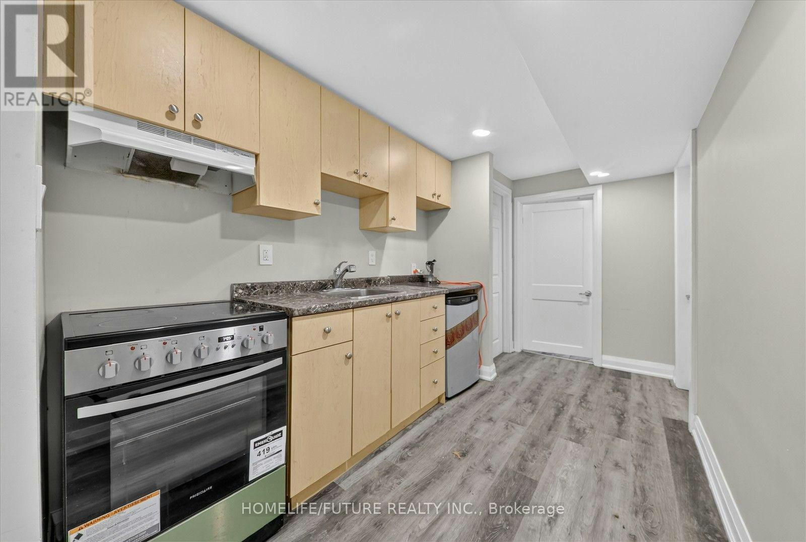 7 Cardill Crescent, Waterloo, ON, N2L 3Y7 - 5