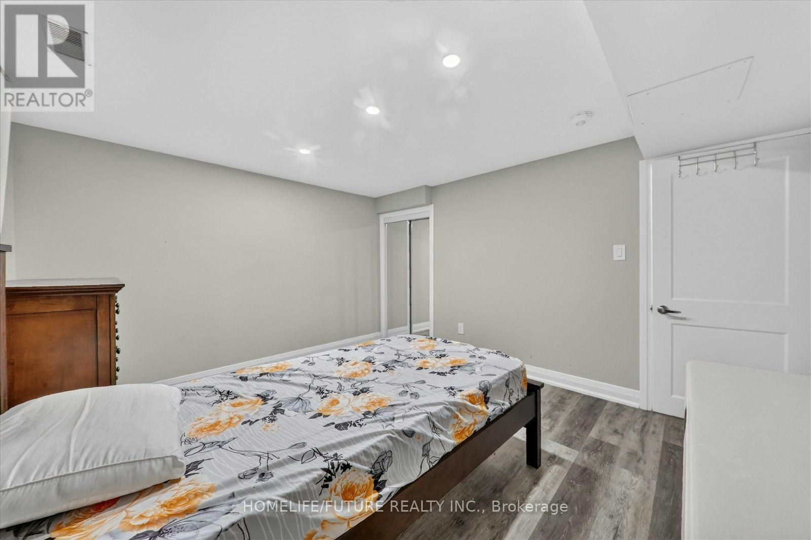 7 Cardill Crescent, Waterloo, ON, N2L 3Y7 - 8