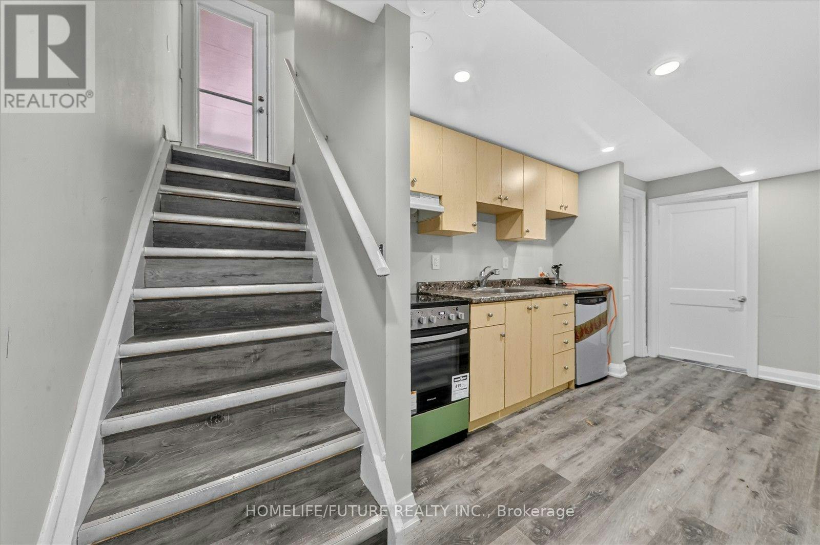 7 Cardill Crescent, Waterloo, ON, N2L 3Y7 - 3