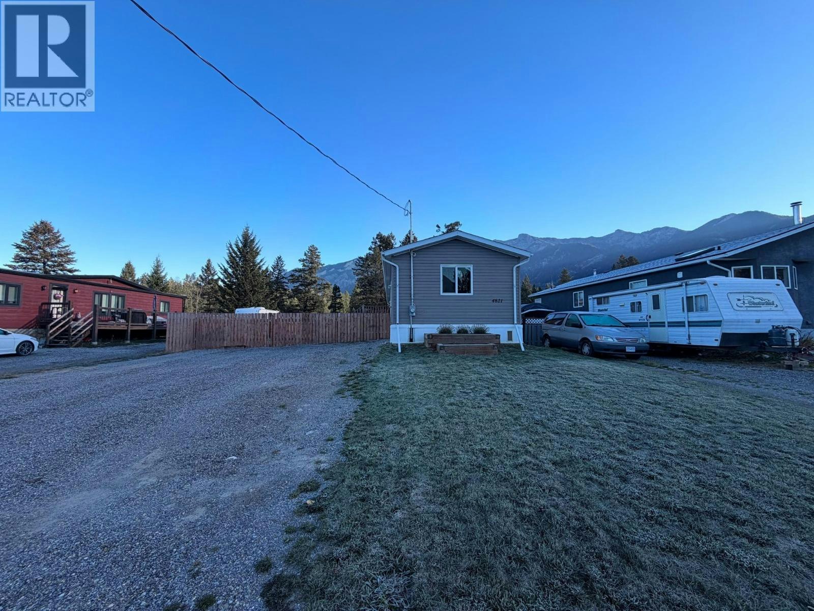 4821 Crescentwood Drive, Edgewater, BC, V0A 1E0