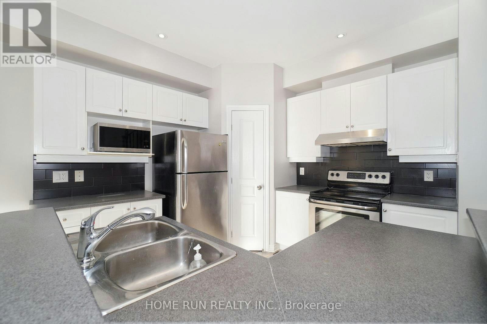 115 Watchhorn Grove, Ottawa, ON, K1V 2N3 - 16