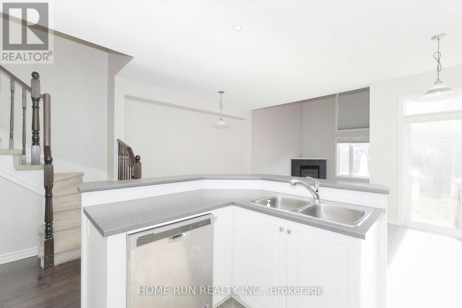 115 Watchhorn Grove, Ottawa, ON, K1V 2N3 - 15