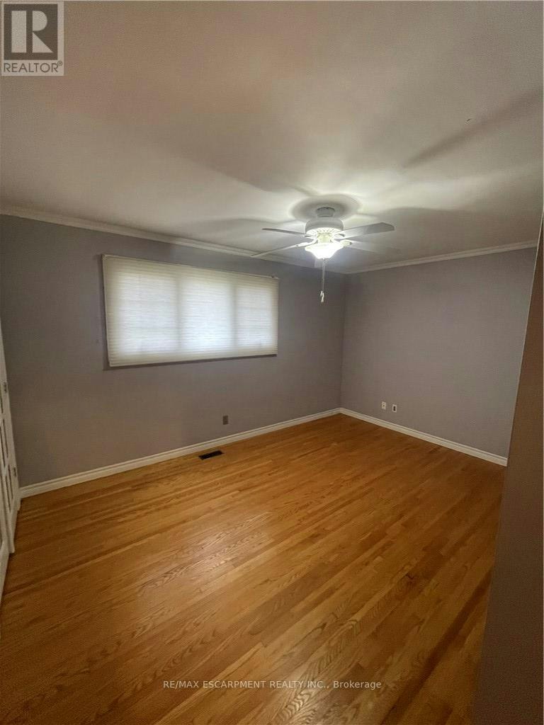 23 Woodsview Avenue W, Grimsby, ON, L3M 3S7 - 10