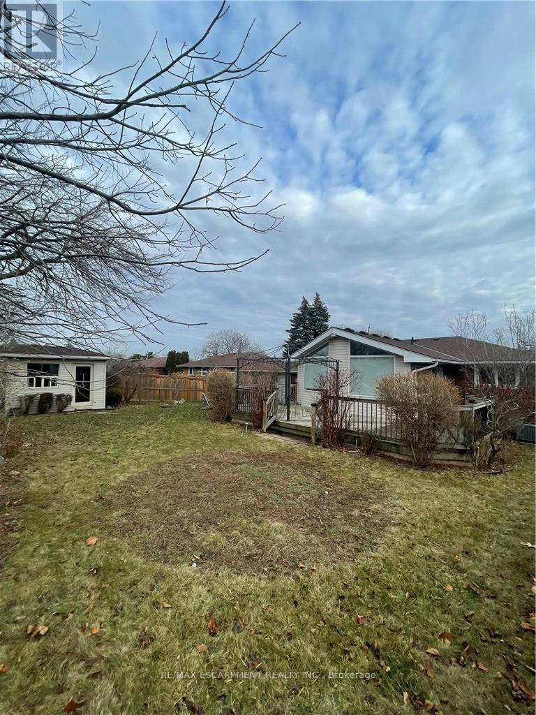 23 Woodsview Avenue W, Grimsby, ON, L3M 3S7 - 20