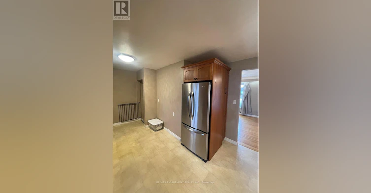 23 Woodsview Avenue W, Grimsby, ON, L3M 3S7 - 7
